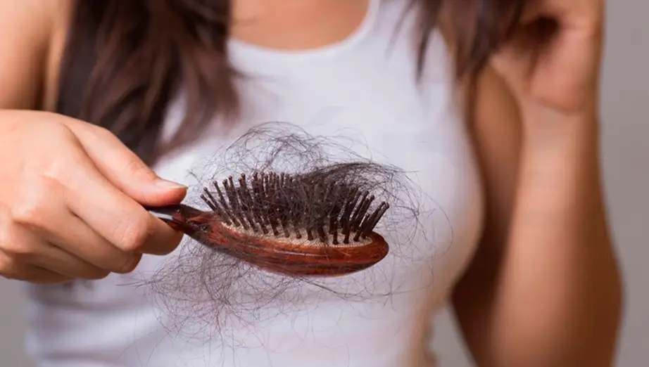 5 Fatores que Influenciam a Queda de Cabelo em Mulheres